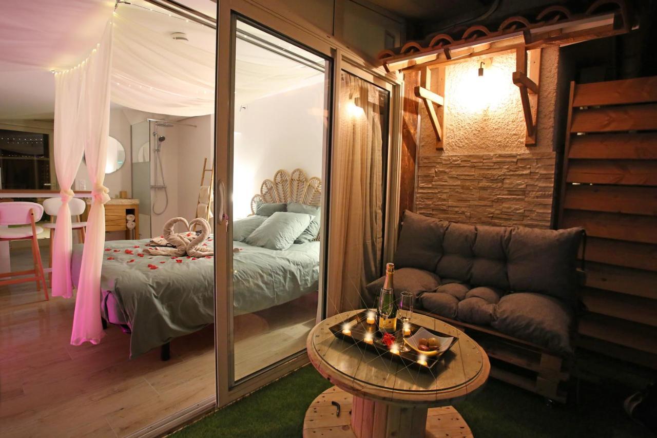 Lovina Chambre De Charme Avec Jaccuzi Velaux Exterior photo