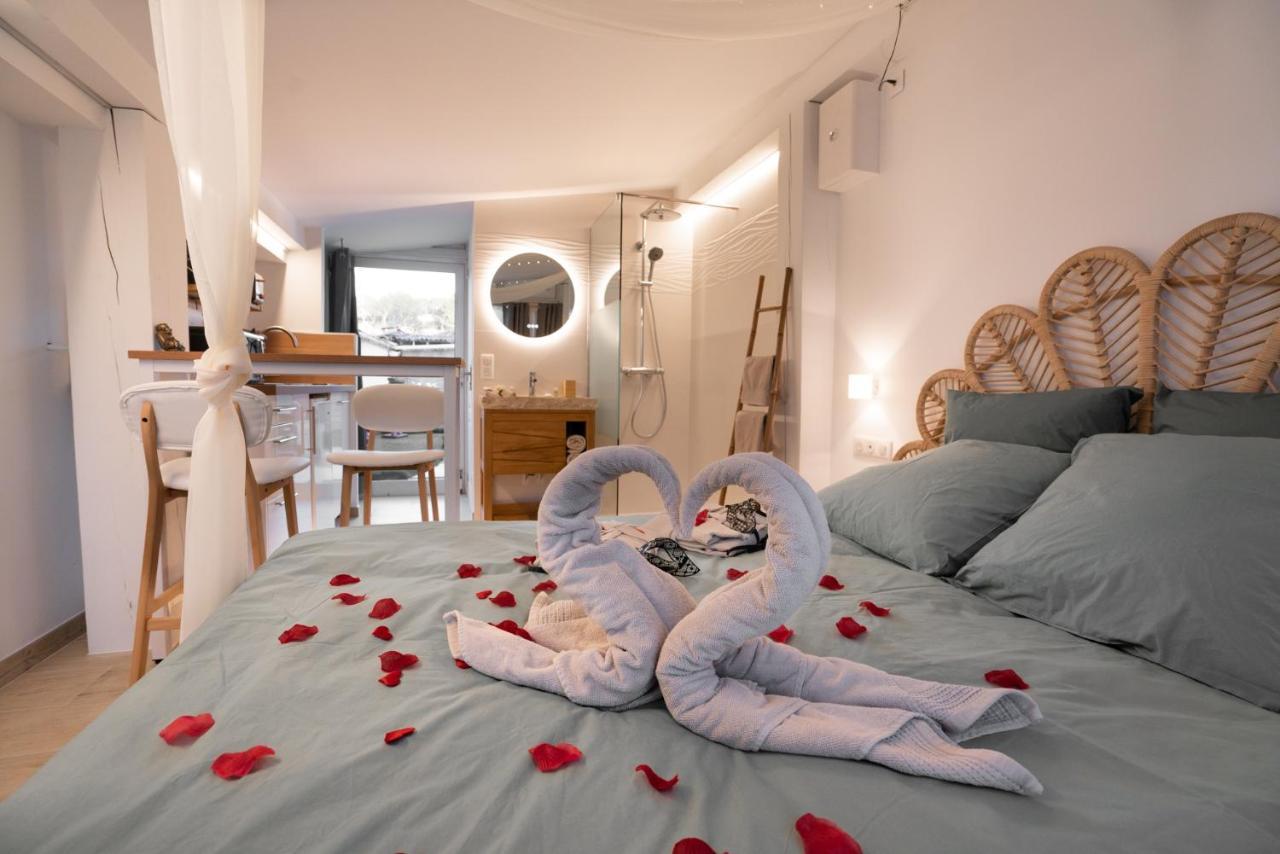 Lovina Chambre De Charme Avec Jaccuzi Velaux Exterior photo