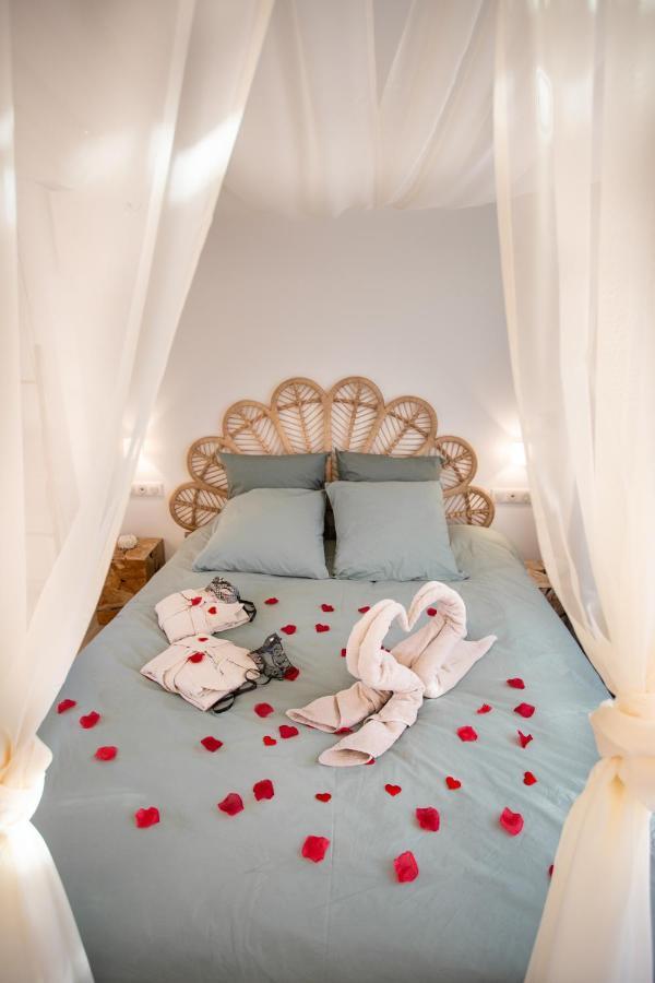 Lovina Chambre De Charme Avec Jaccuzi Velaux Exterior photo
