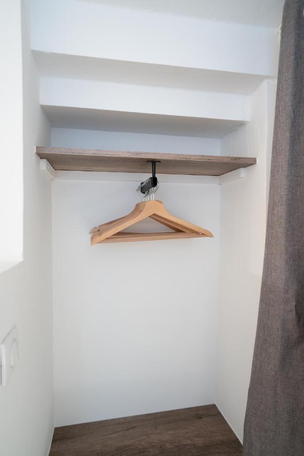 Lovina Chambre De Charme Avec Jaccuzi Velaux Exterior photo