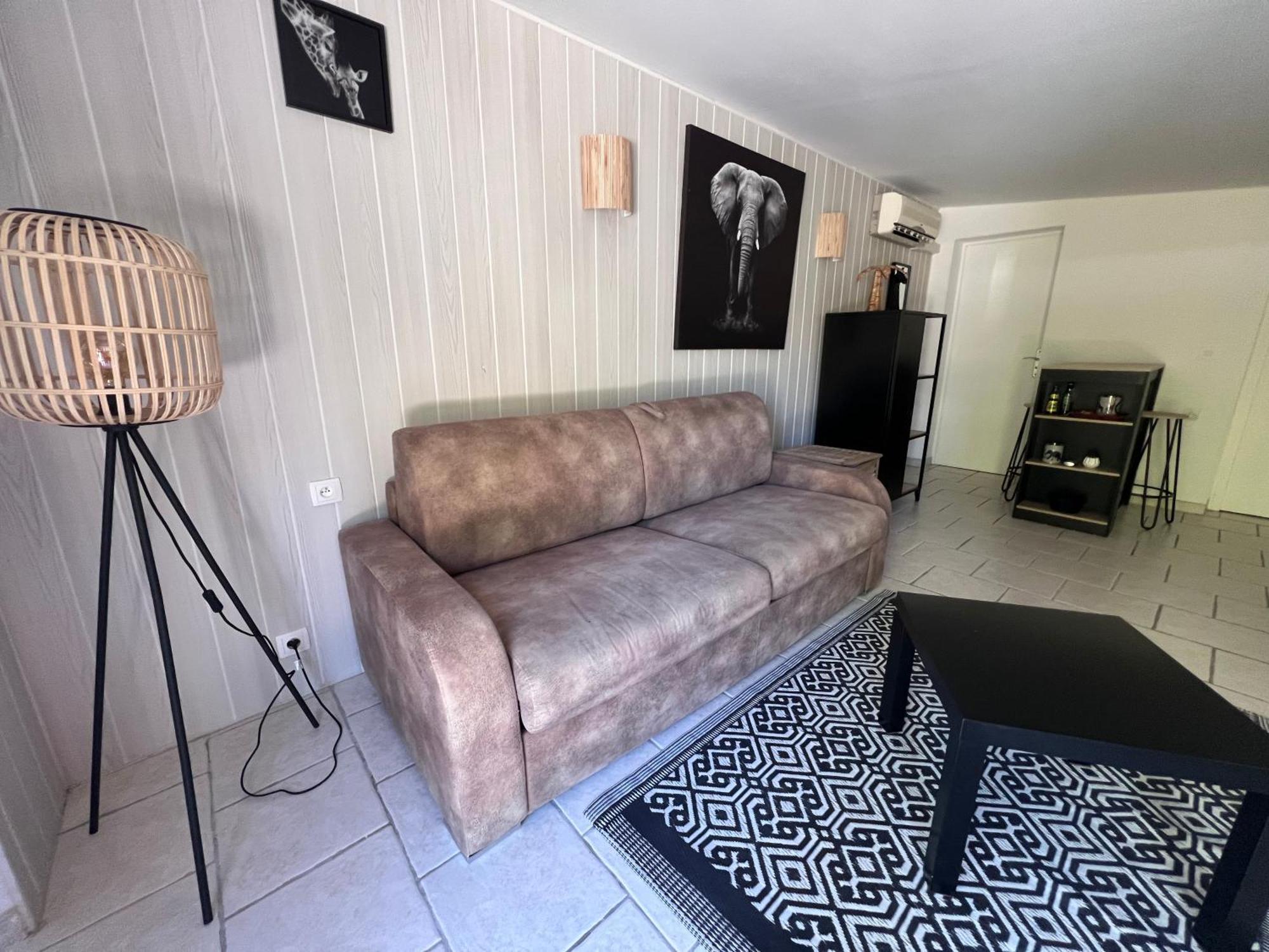 Lovina Chambre De Charme Avec Jaccuzi Velaux Exterior photo